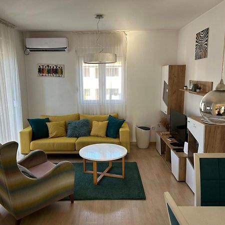 Ana'S 2 Bedrooms Lovely Flat 波德戈里察 外观 照片