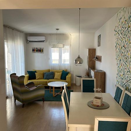 Ana'S 2 Bedrooms Lovely Flat 波德戈里察 外观 照片