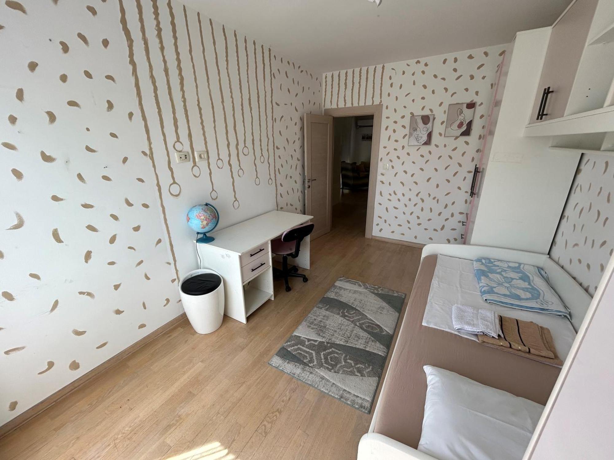 Ana'S 2 Bedrooms Lovely Flat 波德戈里察 外观 照片