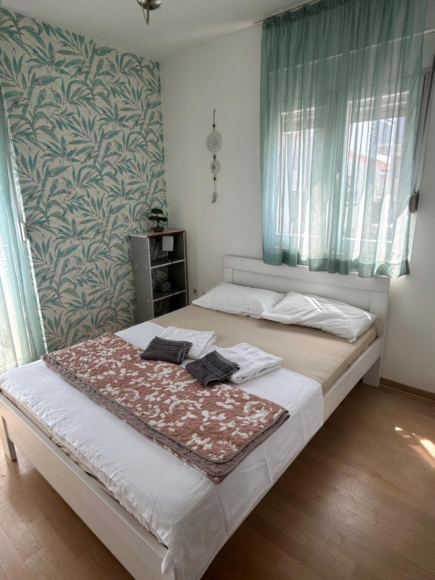 Ana'S 2 Bedrooms Lovely Flat 波德戈里察 外观 照片