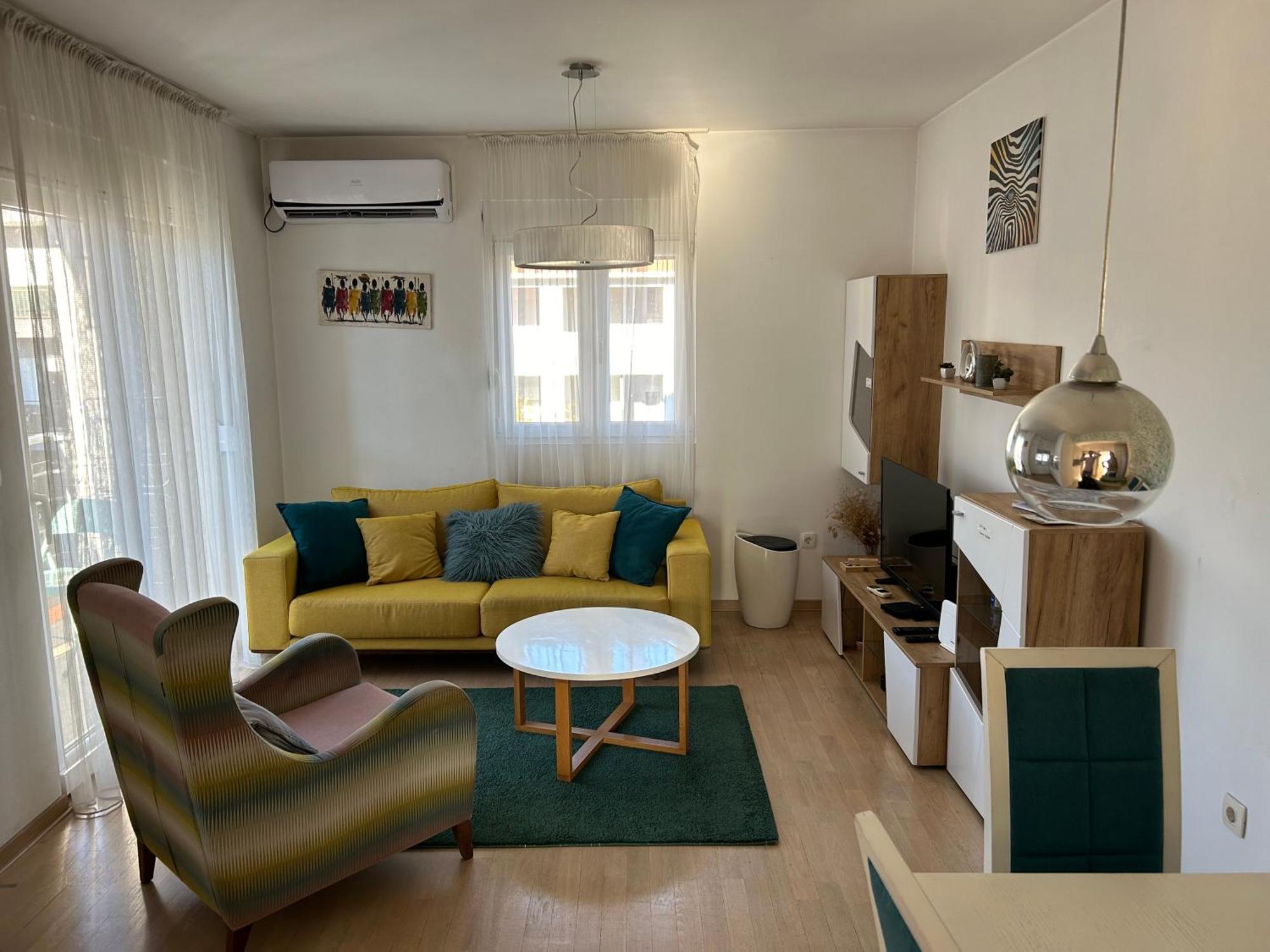 Ana'S 2 Bedrooms Lovely Flat 波德戈里察 外观 照片