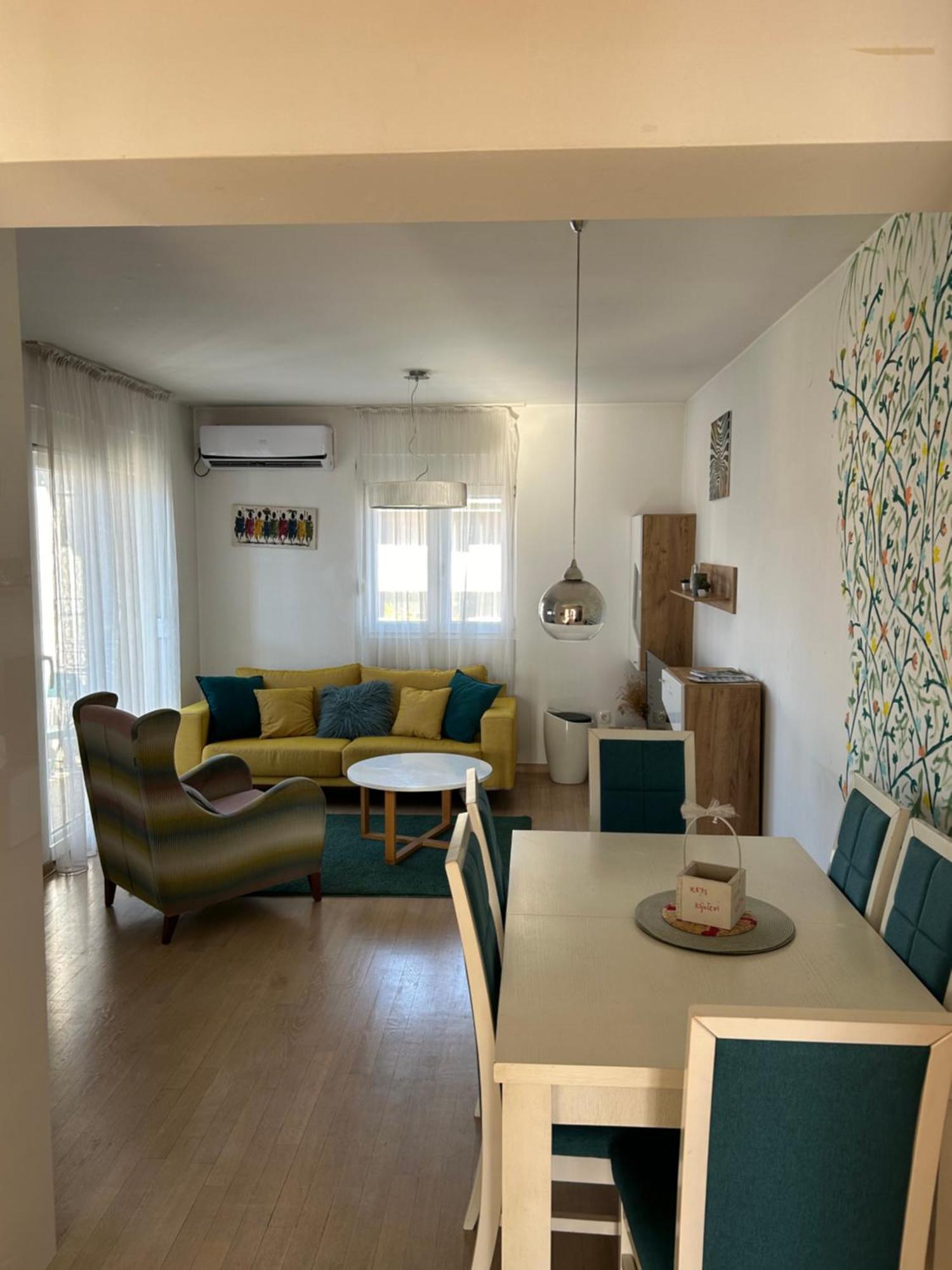 Ana'S 2 Bedrooms Lovely Flat 波德戈里察 外观 照片